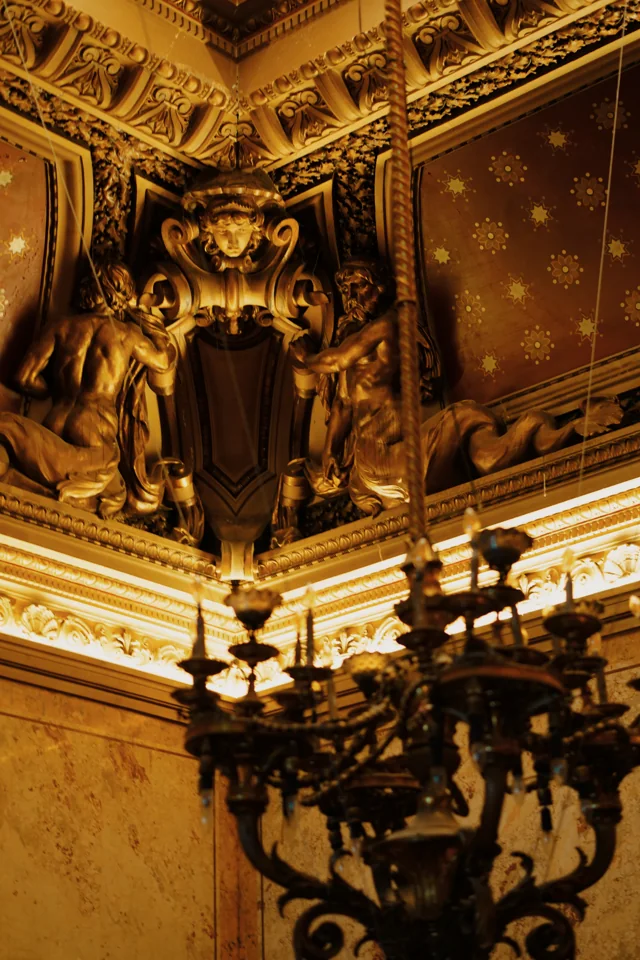 Lumina candelabrelor