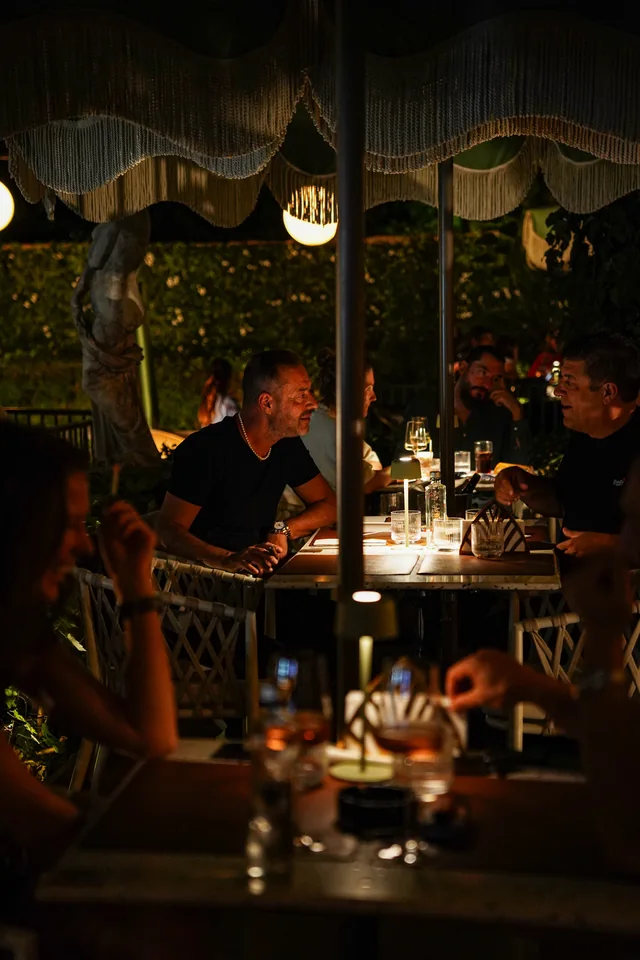 Conversatii la terasa